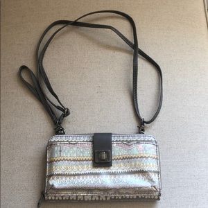 NWOT Sakroots large smartphone crossbody wallet